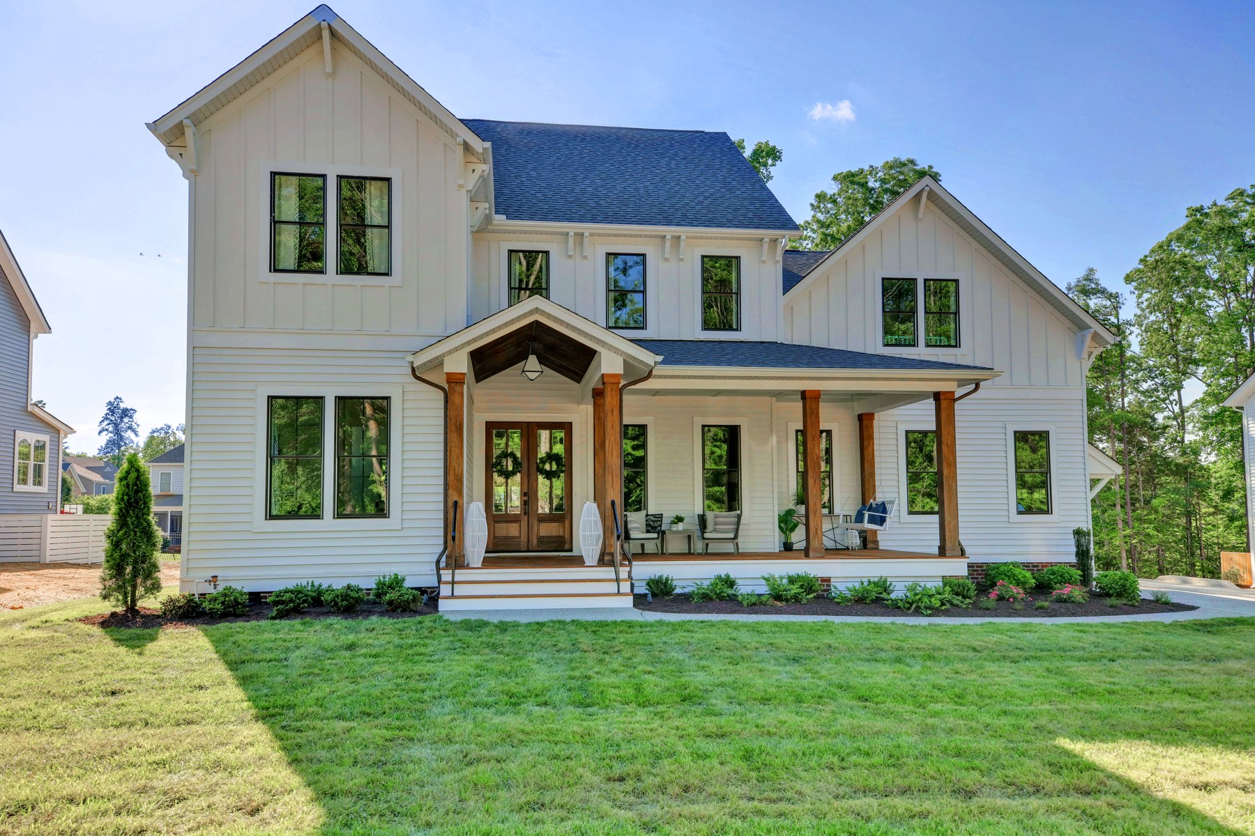 02 Exterior Front